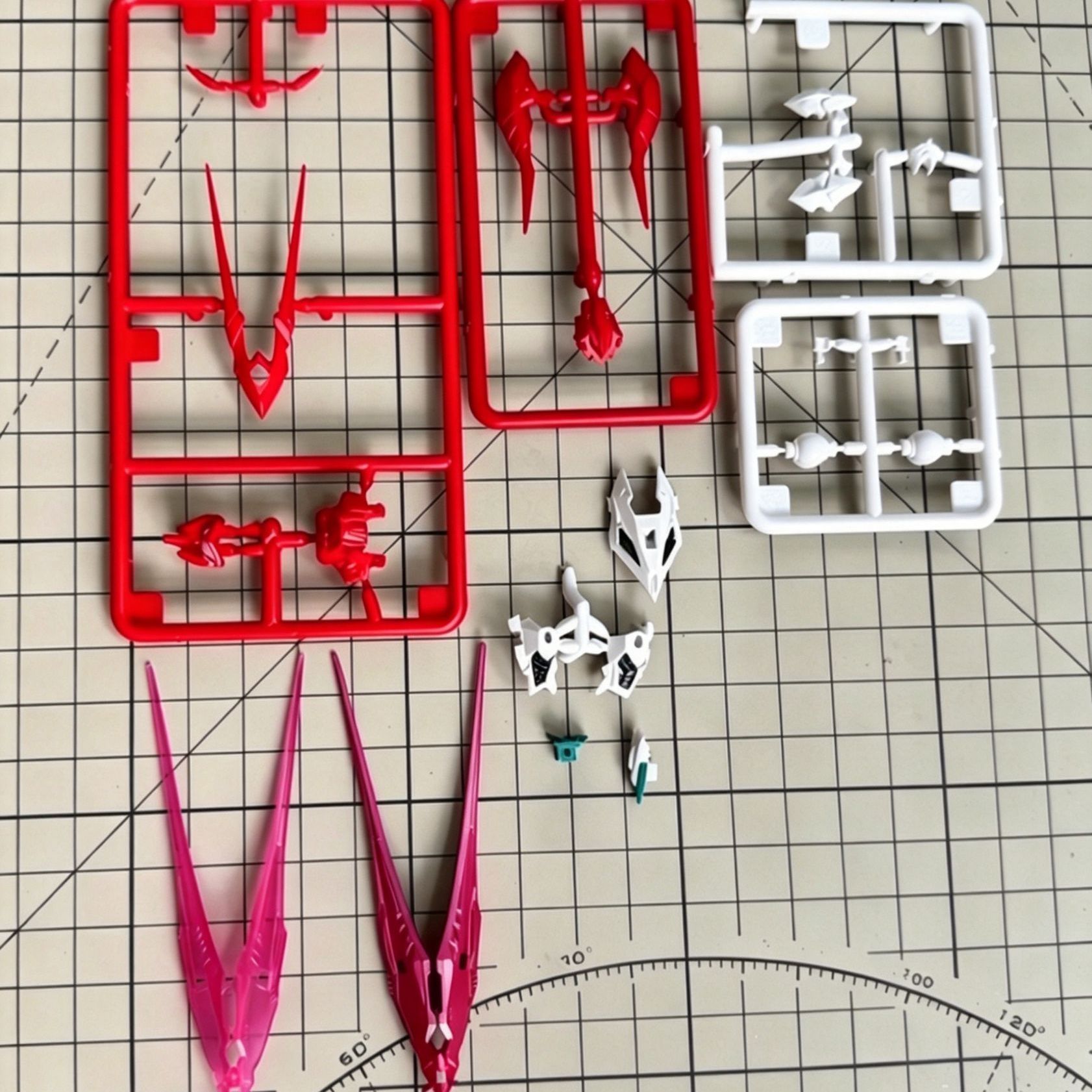 MB Astray Red & Red Dragon Hea - Model Kit Daban 评论和价格